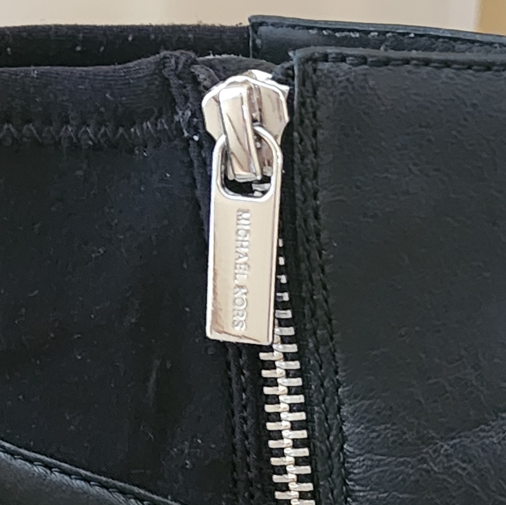 Michael Kors Black Wedge Bootie Size 8.New Condition - Picture 7 of 7
